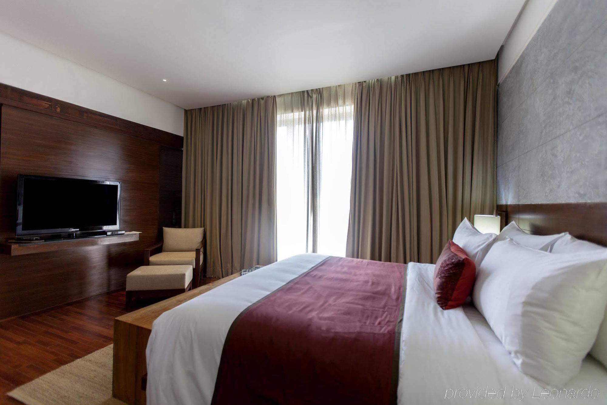 Holiday Inn & Suites Bengaluru Whitefield Exterior photo