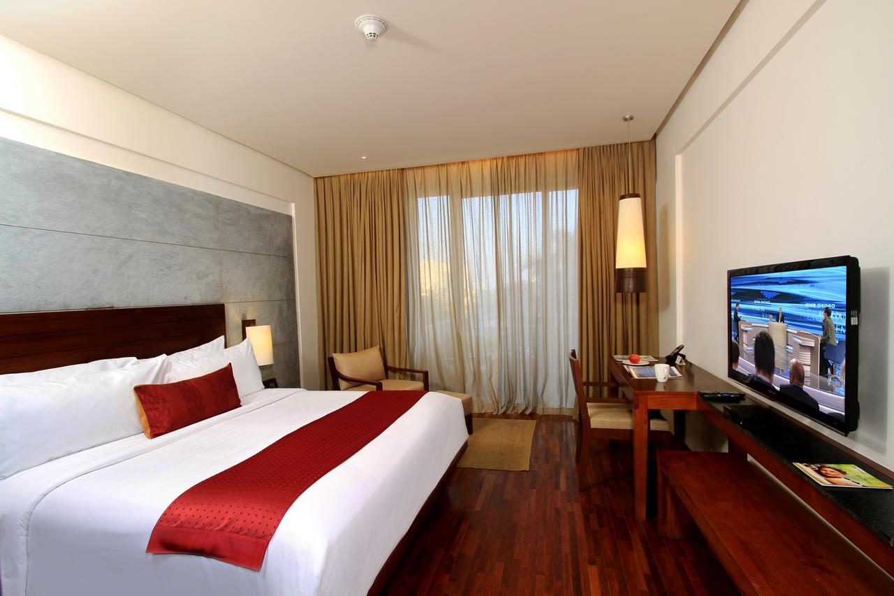 Holiday Inn & Suites Bengaluru Whitefield Exterior photo